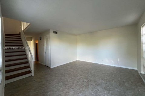 Condo in Deerfield Beach, Florida, 2 bedrooms  № 2297739 - photo 5