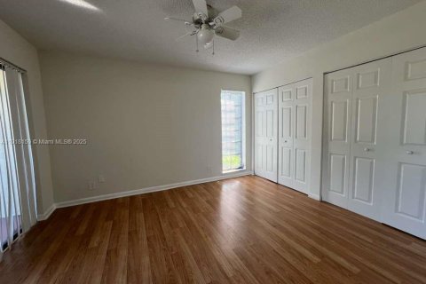 Condo in Deerfield Beach, Florida, 2 bedrooms  № 2297739 - photo 18