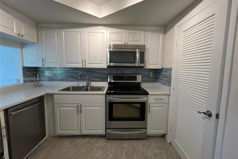 Condo in Deerfield Beach, Florida, 2 bedrooms  № 2297739