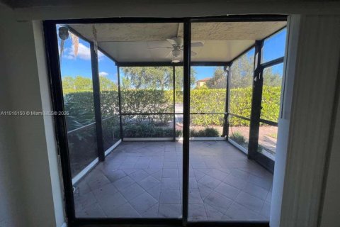 Condo in Deerfield Beach, Florida, 2 bedrooms  № 2297739 - photo 10