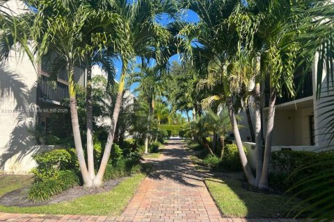 Condo in Deerfield Beach, Florida, 2 bedrooms  № 2297739 - photo 22