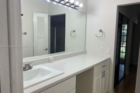 Condo in Deerfield Beach, Florida, 2 bedrooms  № 2297739 - photo 14