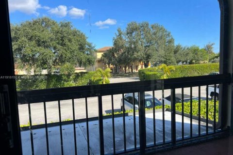 Condo in Deerfield Beach, Florida, 2 bedrooms  № 2297739 - photo 19