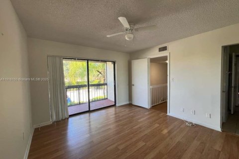 Condo in Deerfield Beach, Florida, 2 bedrooms  № 2297739 - photo 13