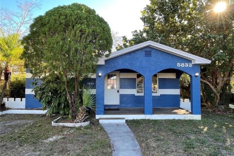 Casa en alquiler en Saint Petersburg, Florida, 2 dormitorios, 123.84 m2 № 1644413 - foto 1