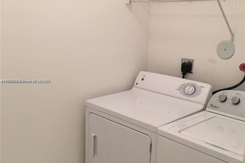 Купить таунхаус в Хомстед, Флорида 4 спальни, 171.5м2, № 1965578 - фото 7