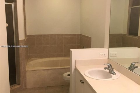 Купить таунхаус в Хомстед, Флорида 4 спальни, 171.5м2, № 1965578 - фото 9