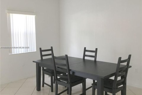 Купить таунхаус в Хомстед, Флорида 4 спальни, 171.5м2, № 1965578 - фото 5