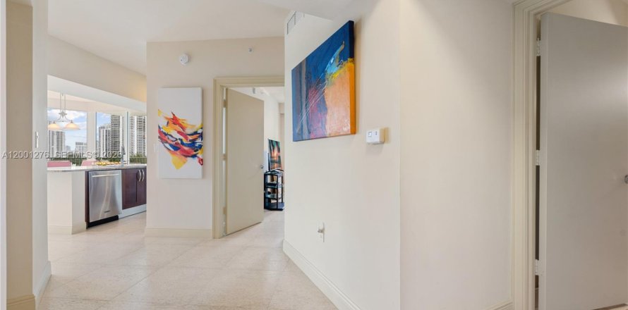 Condo à Aventura, Floride, 2 chambres  № 2170231
