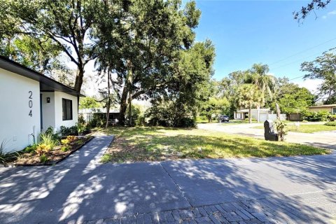 House in Temple Terrace, Florida 4 bedrooms, 155.15 sq.m. № 1854410 - photo 3