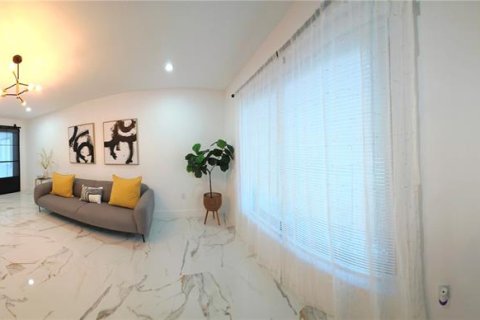 House in Temple Terrace, Florida 4 bedrooms, 155.15 sq.m. № 1854410 - photo 21