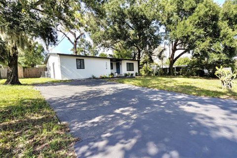 House in Temple Terrace, Florida 4 bedrooms, 155.15 sq.m. № 1854410 - photo 7