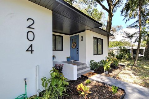 House in Temple Terrace, Florida 4 bedrooms, 155.15 sq.m. № 1854410 - photo 4