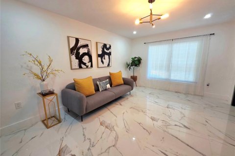 House in Temple Terrace, Florida 4 bedrooms, 155.15 sq.m. № 1854410 - photo 20