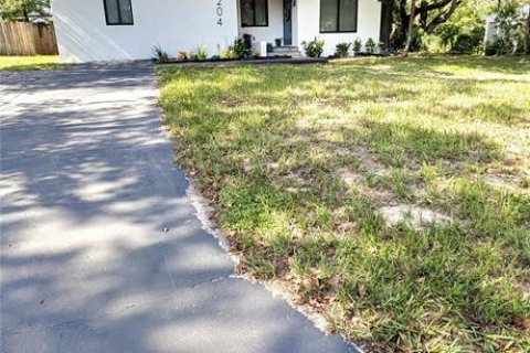 House in Temple Terrace, Florida 4 bedrooms, 155.15 sq.m. № 1854410 - photo 6