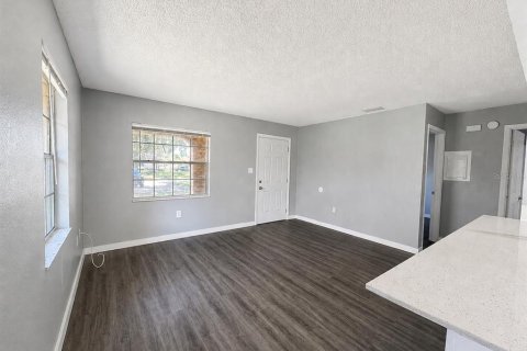 Townhouse in Winter Haven, Florida 2 bedrooms, 97.55 sq.m. № 2377793 - photo 4