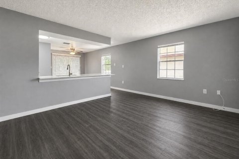 Townhouse in Winter Haven, Florida 2 bedrooms, 97.55 sq.m. № 2377793 - photo 3