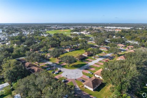 Townhouse in Winter Haven, Florida 2 bedrooms, 97.55 sq.m. № 2377793 - photo 15
