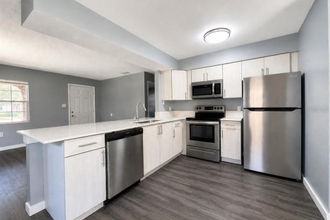 Townhouse in Winter Haven, Florida 2 bedrooms, 97.55 sq.m. № 2377793 - photo 6
