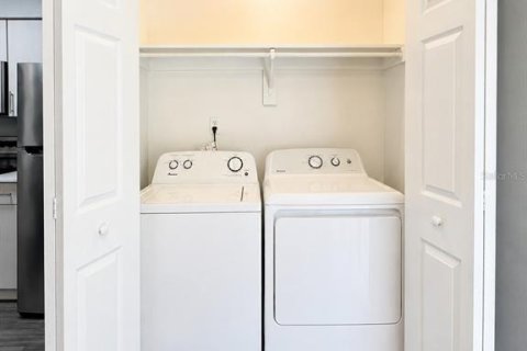 Townhouse in Winter Haven, Florida 2 bedrooms, 97.55 sq.m. № 2377793 - photo 7