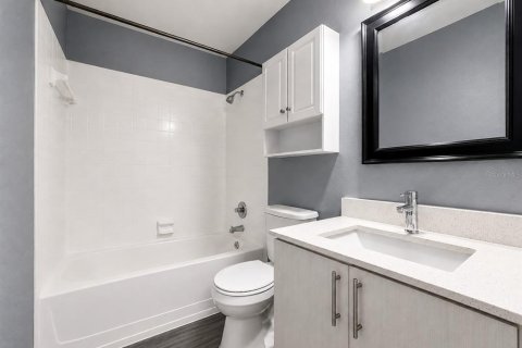 Townhouse in Winter Haven, Florida 2 bedrooms, 97.55 sq.m. № 2377793 - photo 10