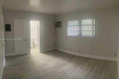 House in Fort Lauderdale, Florida 1 bedroom № 1988328 - photo 2