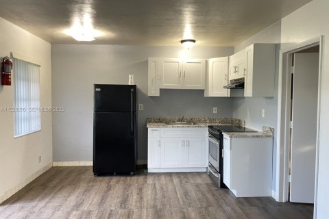 House in Fort Lauderdale, Florida 1 bedroom № 1988328