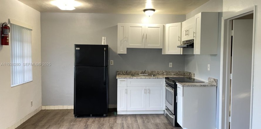 House in Fort Lauderdale, Florida 1 bedroom № 1988328