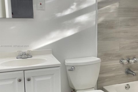 House in Fort Lauderdale, Florida 1 bedroom № 1988328 - photo 4