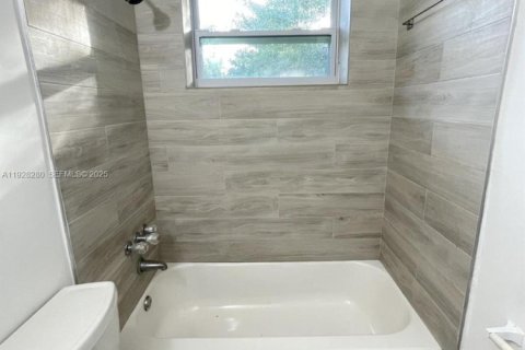 House in Fort Lauderdale, Florida 1 bedroom № 1988328 - photo 5