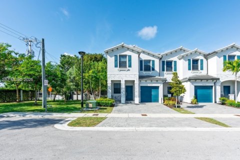 Touwnhouse à louer à Homestead, Floride: 4 chambres, 169.73 m2 № 2397621 - photo 2