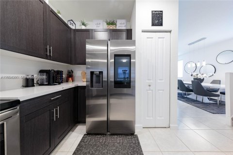 Touwnhouse à louer à Homestead, Floride: 4 chambres, 169.73 m2 № 2397621 - photo 9