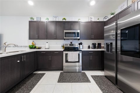 Touwnhouse à louer à Homestead, Floride: 4 chambres, 169.73 m2 № 2397621 - photo 13