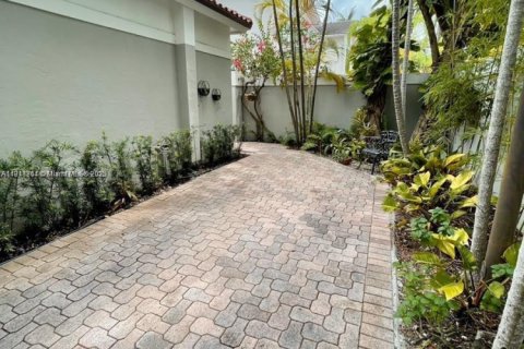 Снять в аренду кондоминиум в Майами, Флорида 1 спальня, 86.4м2, № 1973185 - фото 18