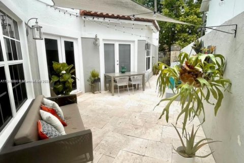 Снять в аренду кондоминиум в Майами, Флорида 1 спальня, 86.4м2, № 1973185 - фото 1