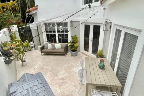 Снять в аренду кондоминиум в Майами, Флорида 1 спальня, 86.4м2, № 1973185 - фото 17