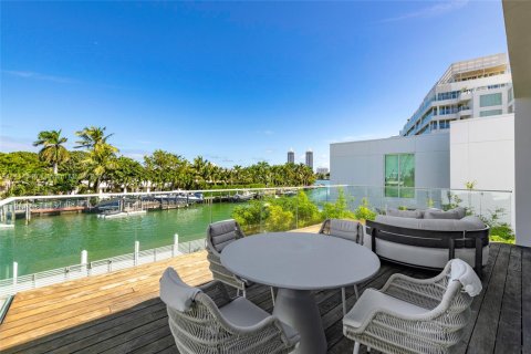 Casa en venta en Miami Beach, Florida, 4 dormitorios № 1466662 - foto 30