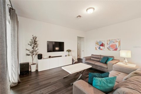 House in Winter Garden, Florida 4 bedrooms, 318.1 sq.m. № 1618591 - photo 8