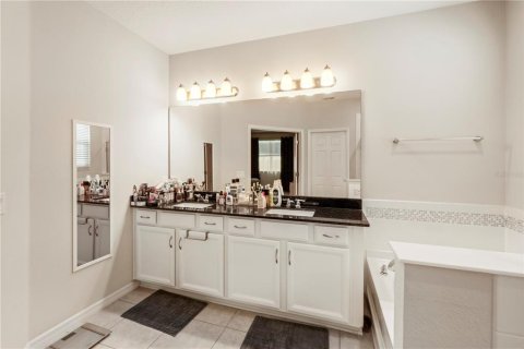 House in Winter Garden, Florida 4 bedrooms, 318.1 sq.m. № 1618591 - photo 18