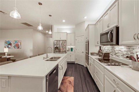 House in Winter Garden, Florida 4 bedrooms, 318.1 sq.m. № 1618591 - photo 7