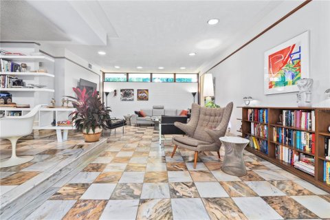 Casa en venta en Tampa, Florida, 3 dormitorios, 289.3 m2 № 1742772 - foto 12