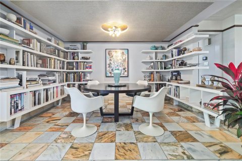 Casa en venta en Tampa, Florida, 3 dormitorios, 289.3 m2 № 1742772 - foto 11