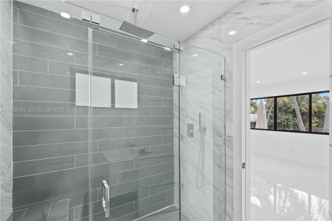 House in Miami Beach, Florida 4 bedrooms, 248.23 sq.m. № 1986650 - photo 30