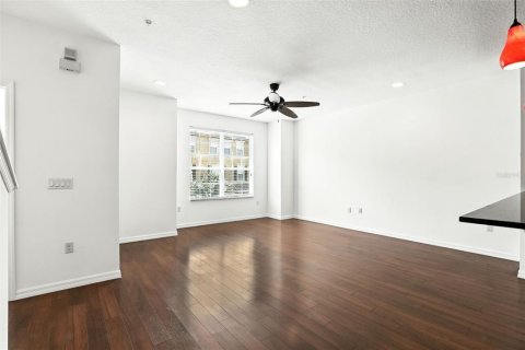 Touwnhouse à vendre à Lake Mary, Floride: 4 chambres, 199.37 m2 № 1906288 - photo 9