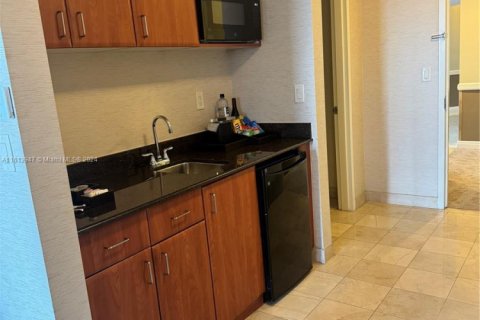 Condominio en venta en Sunny Isles Beach, Florida, 51.19 m2 № 1979218 - foto 12