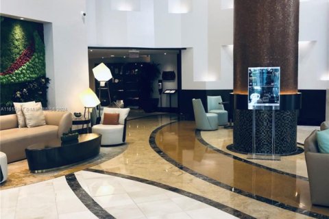 Condominio en venta en Sunny Isles Beach, Florida, 51.19 m2 № 1979218 - foto 23