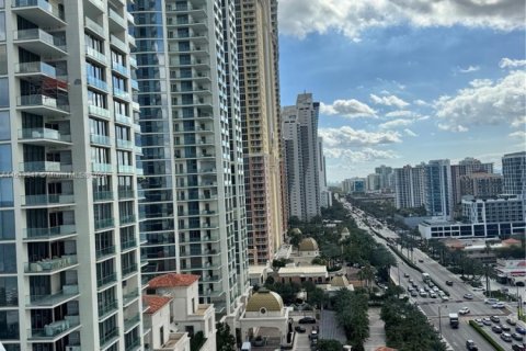 Condominio en venta en Sunny Isles Beach, Florida, 51.19 m2 № 1979218 - foto 4
