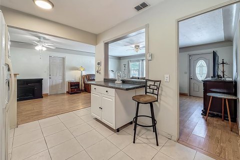 House in Saint Petersburg, Florida 3 bedrooms, 135.17 sq.m. № 1772076 - photo 15