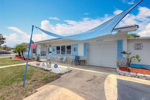 House in Saint Petersburg, Florida 3 bedrooms, 135.17 sq.m. № 1772076 - photo 3