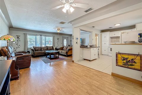 House in Saint Petersburg, Florida 3 bedrooms, 135.17 sq.m. № 1772076 - photo 23